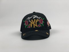 Кепка бейсболка New York Yankees MLB Цветы (черная с золотым лого)