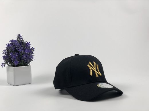 Кепка бейсболка New York Yankees с наклейками (черная, золотой лого)